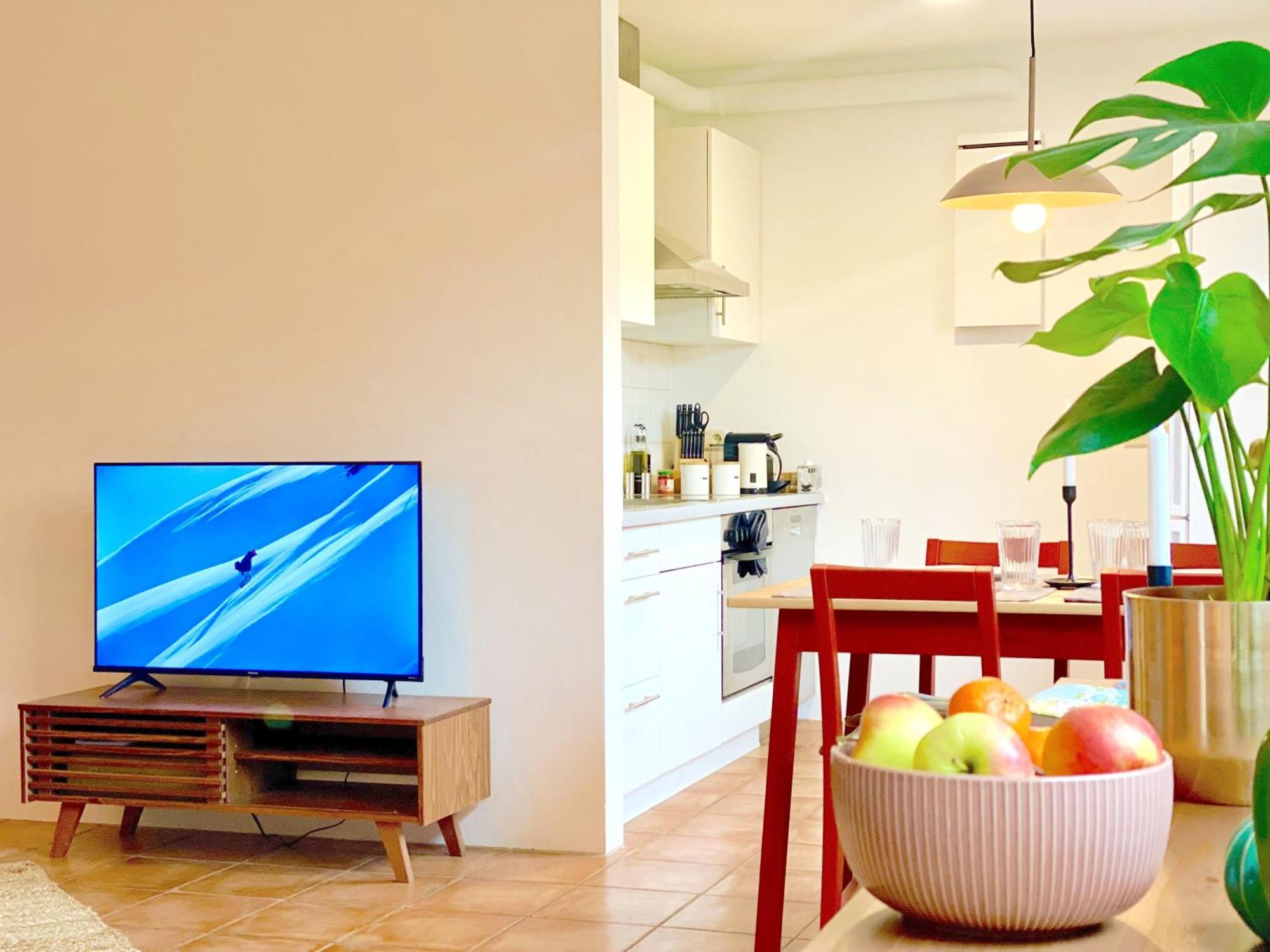 Snug Stays I 3 Zimmer Design Apartment Am See Mit Garten I Home Office I Highspeed Wifi Weßling Eksteriør bilde