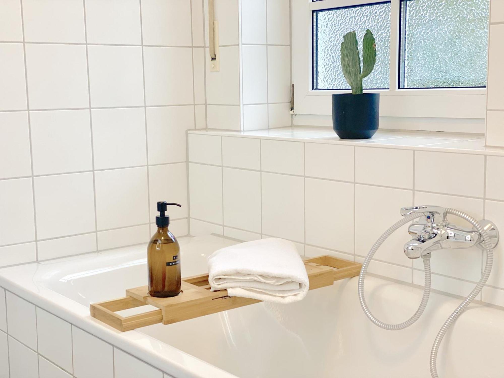 Snug Stays I 3 Zimmer Design Apartment Am See Mit Garten I Home Office I Highspeed Wifi Weßling Eksteriør bilde