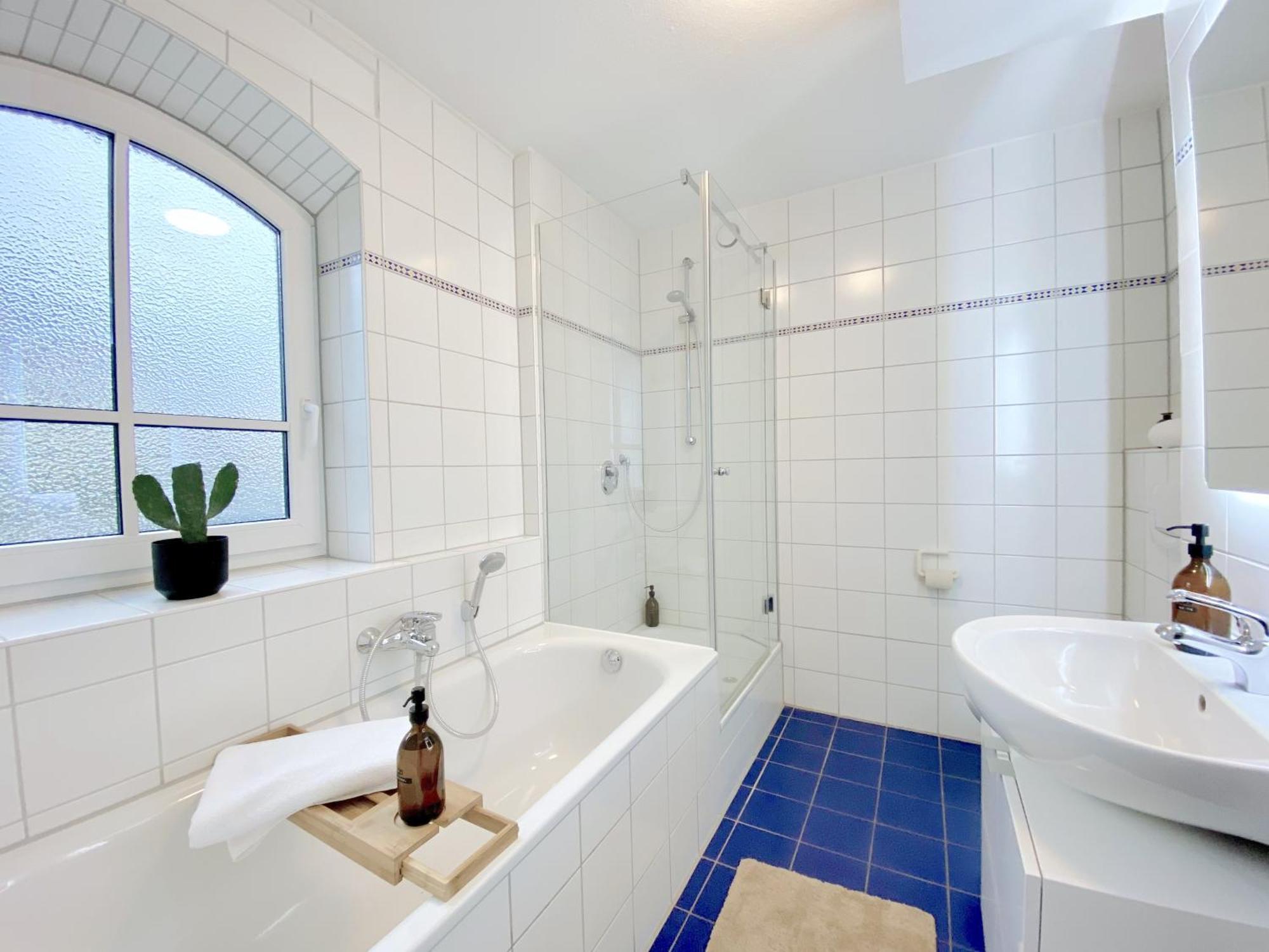 Snug Stays I 3 Zimmer Design Apartment Am See Mit Garten I Home Office I Highspeed Wifi Weßling Eksteriør bilde